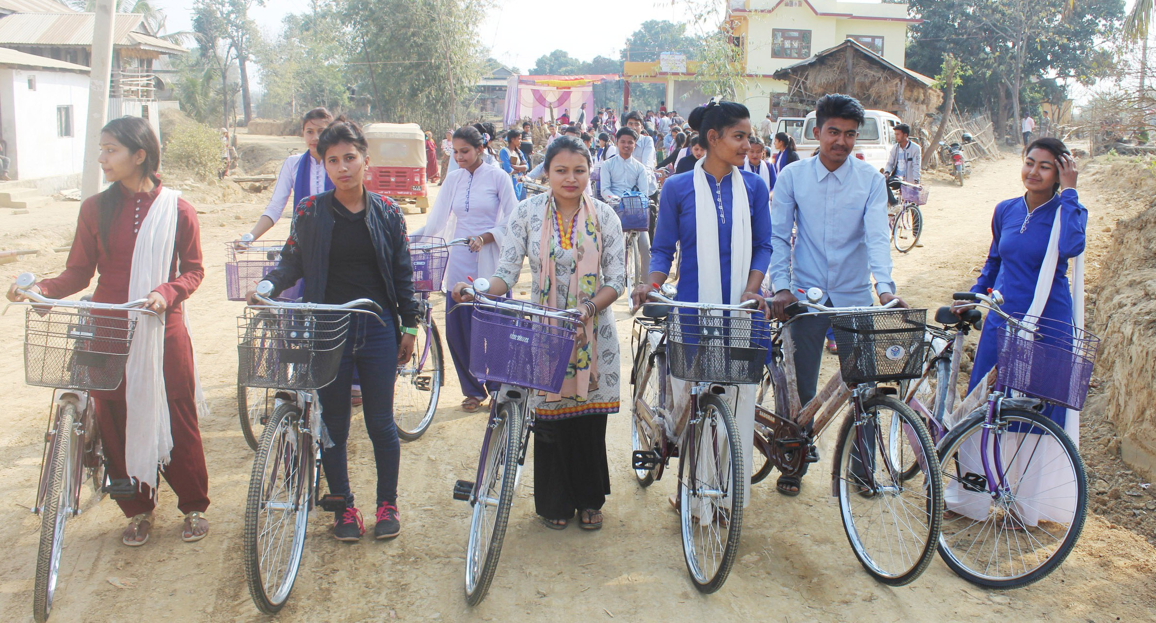 टाढाका विद्यार्थीलाई साईकल