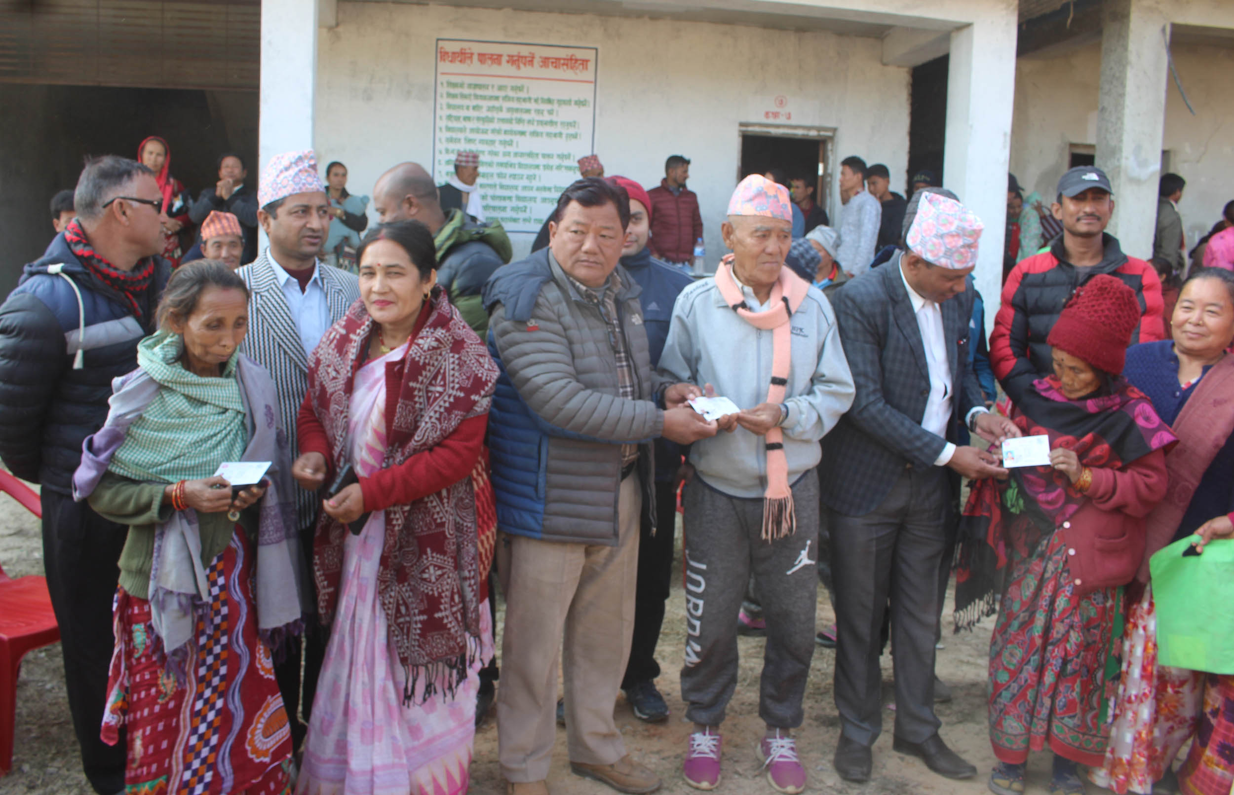 जेष्ठ नागरिक सहित ३ सय ३१ ले पाए नागरिकता