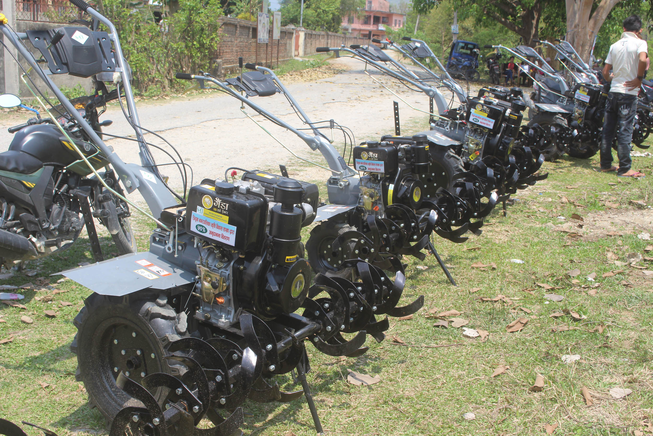कृषकहरुलाई ५० प्रतिशत छुटमा यान्त्रिकरण मेशिन बितरण