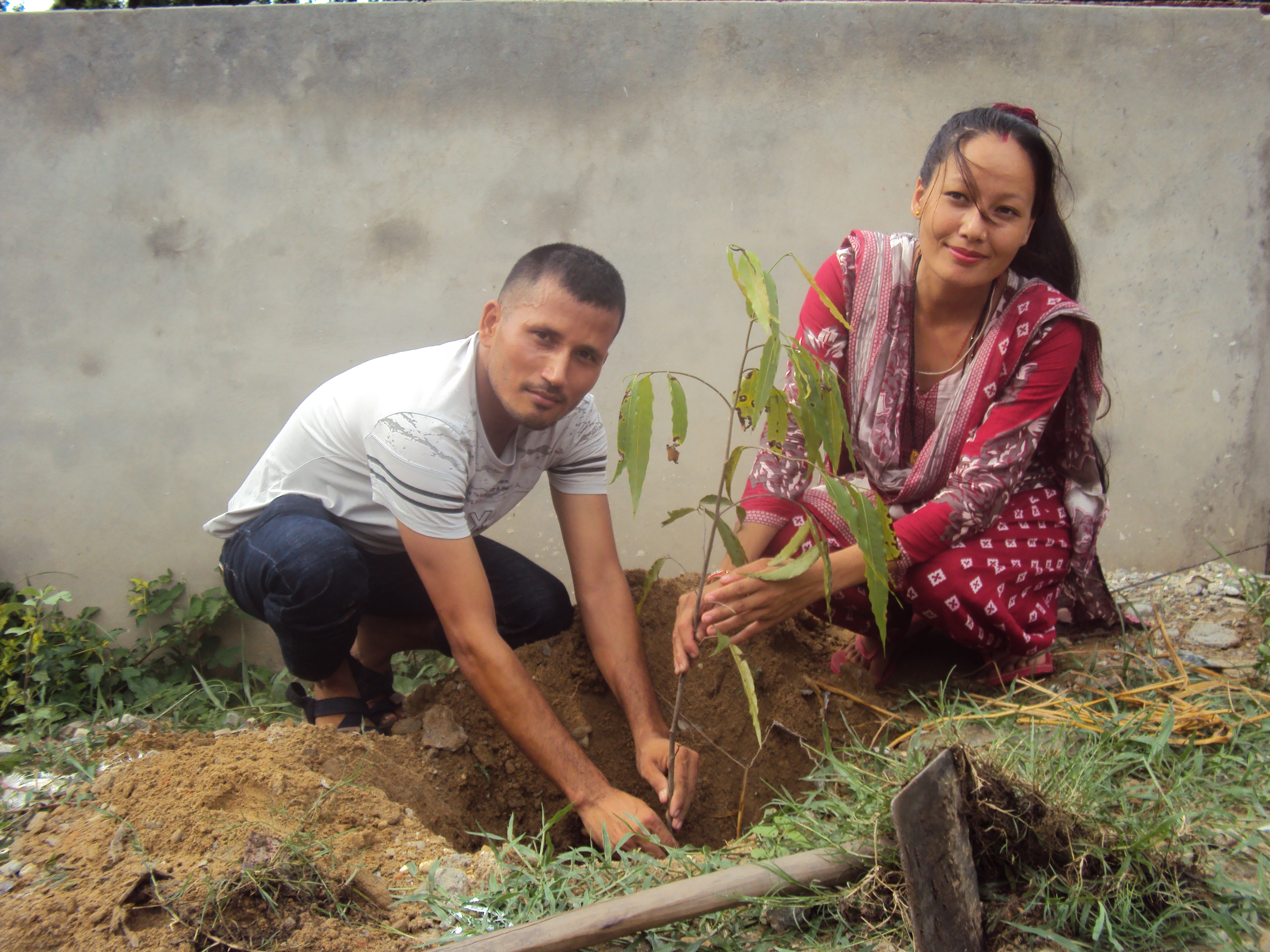 महिला पुरुष समानताका लागी बृक्षा रोपन