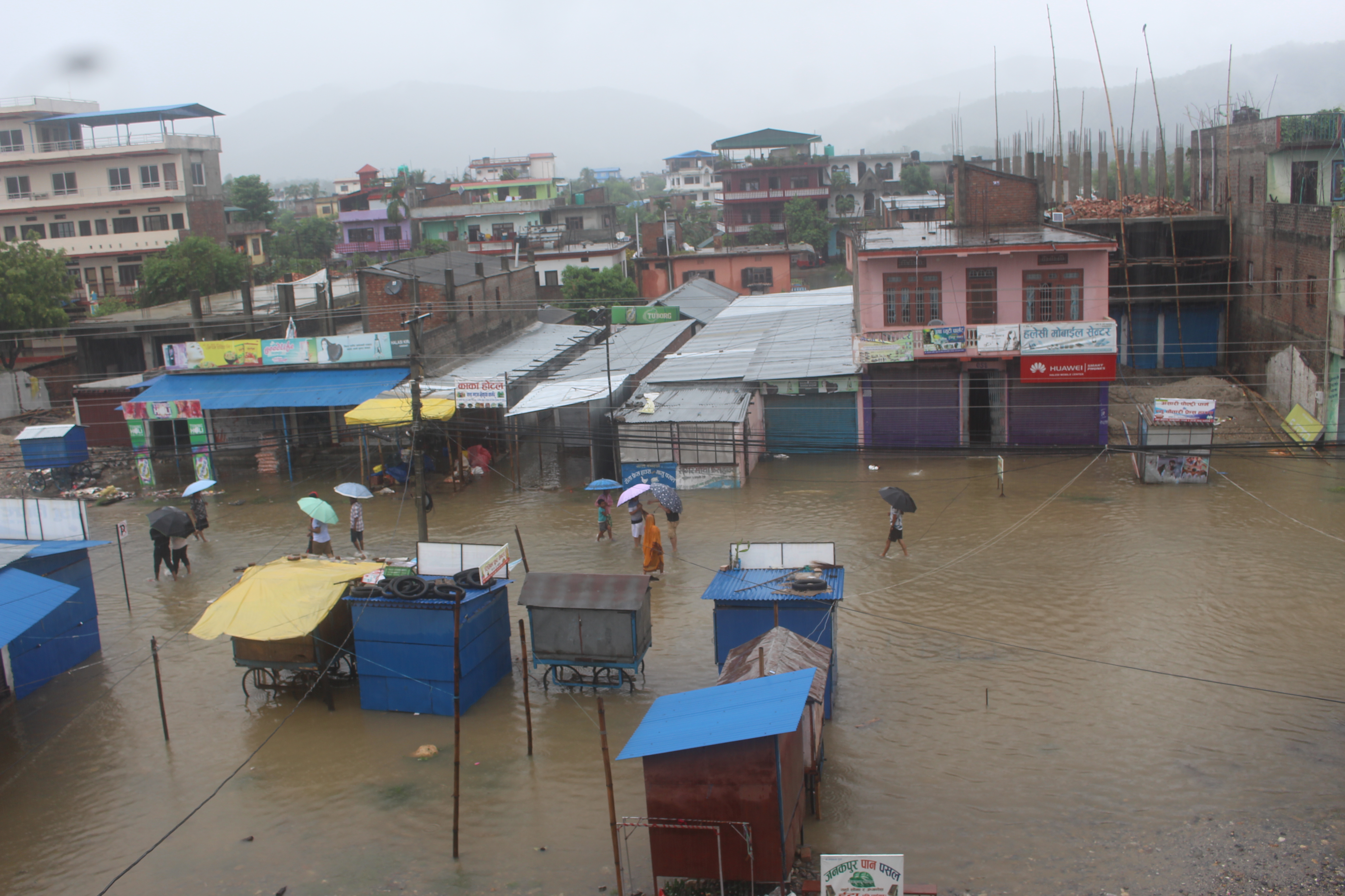 लगातारको बर्षाले आहालमय गाईघाट बजार