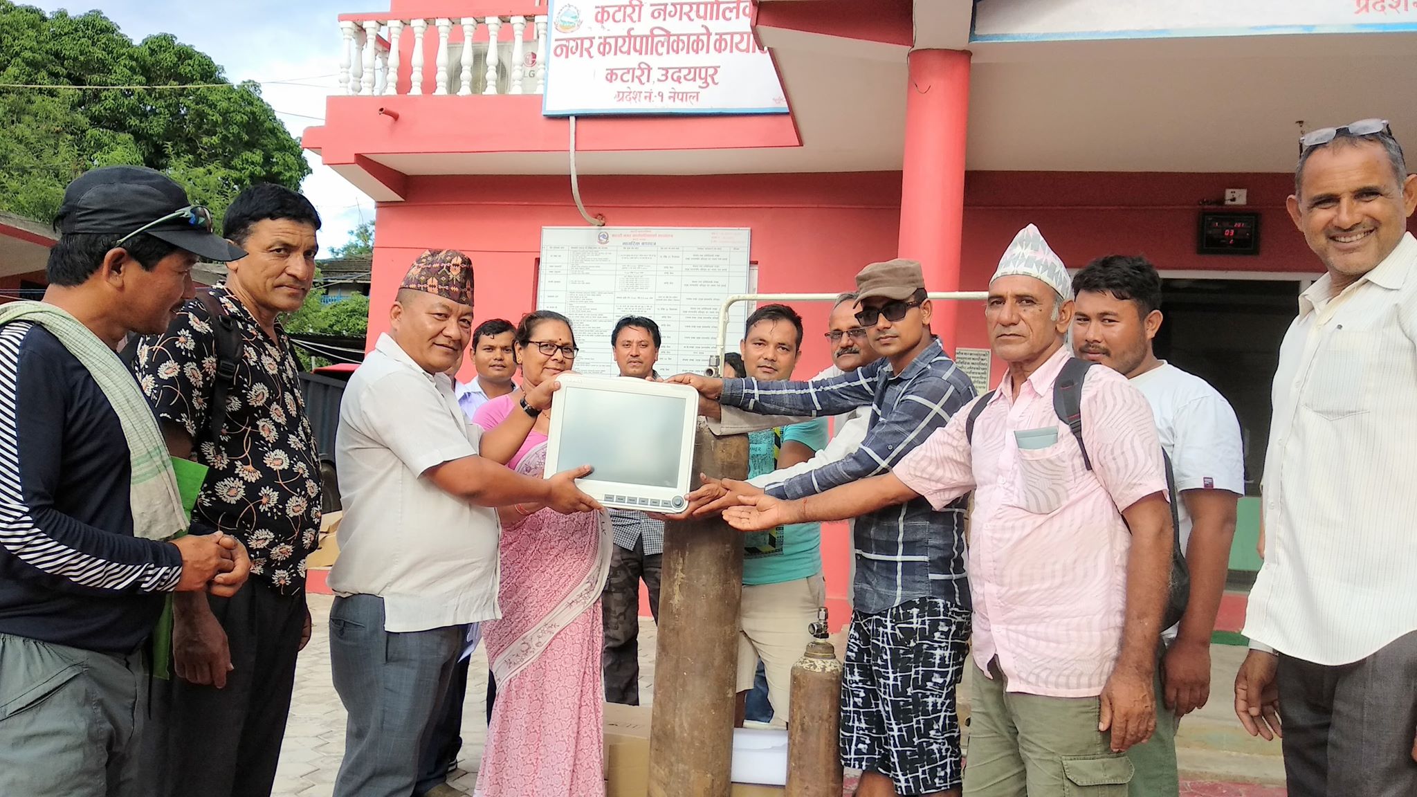 औषधी र उपकरण सर्पदंशलाई पालिकाको सहयोग