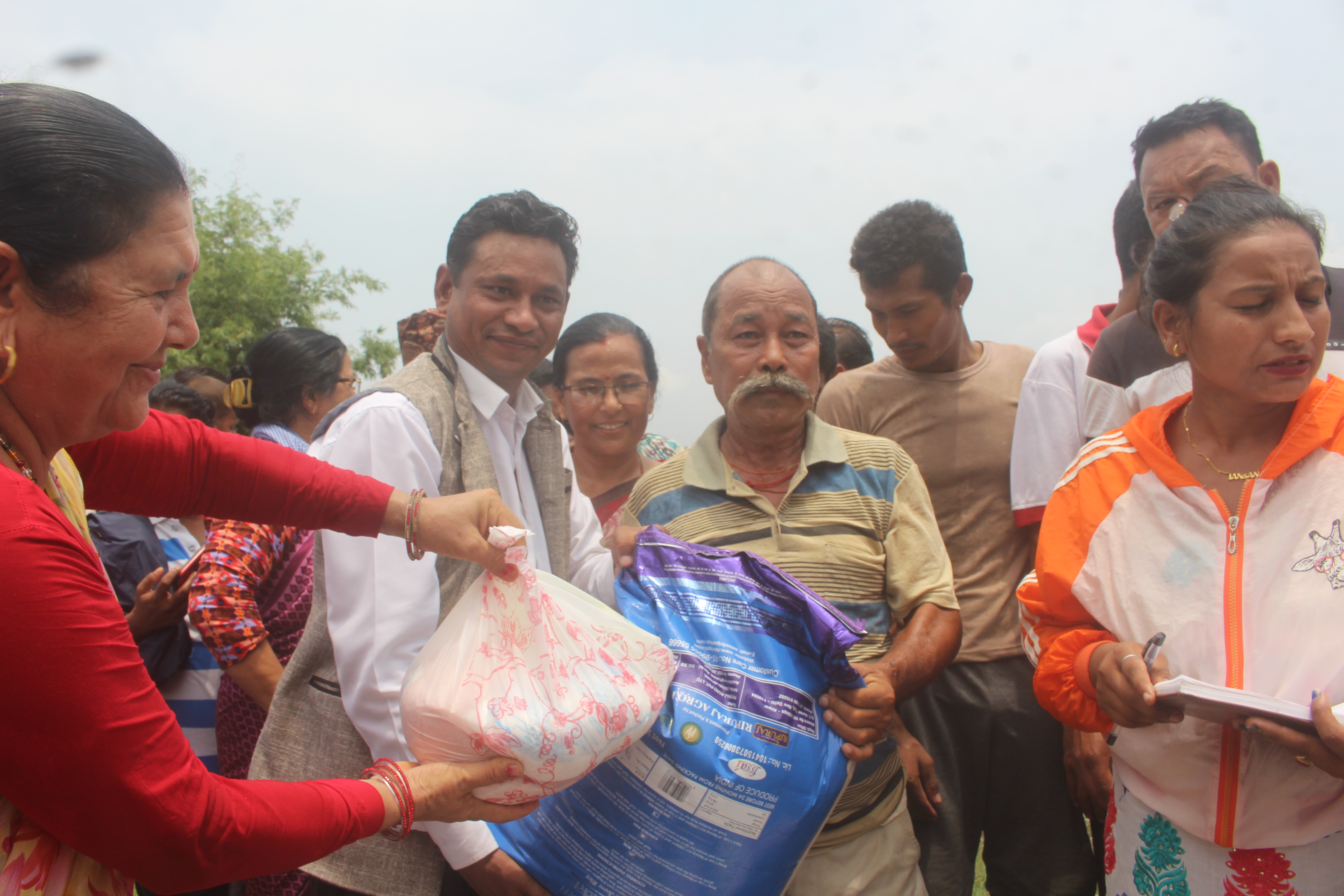 बाढी प्रभावित क्षेत्रमा अनुगमन तथा राहत वितरण