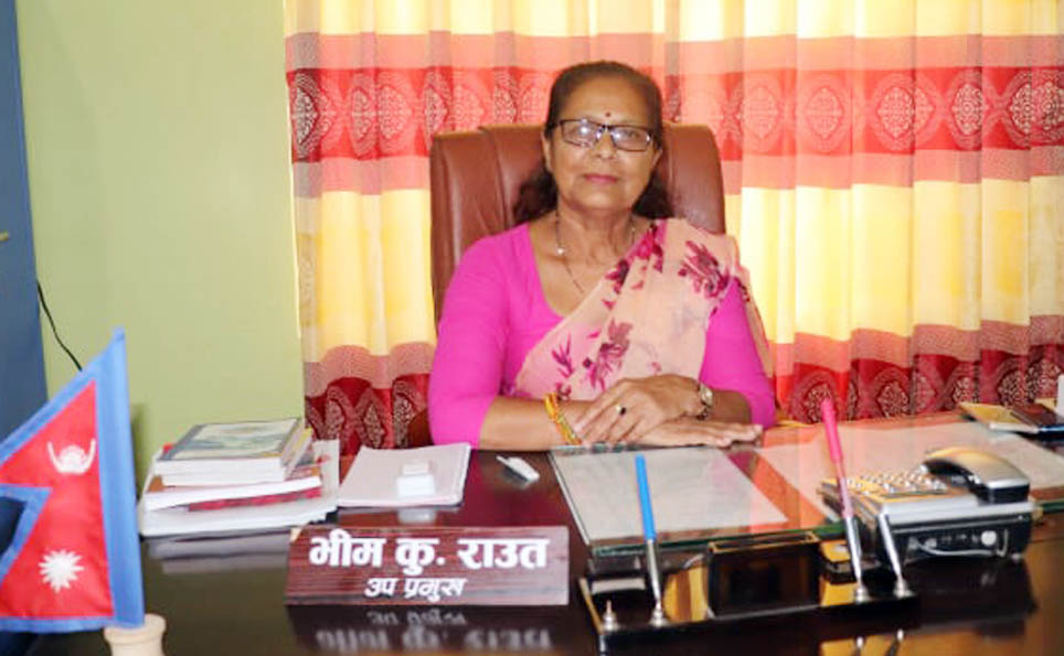 आफ्नो सवारीको पैसा जनताको एम्बुलेन्समा