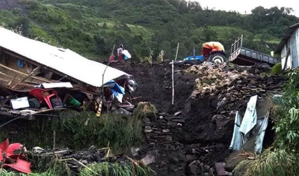 बारपाकमा पहिरोले एक घर बगायो