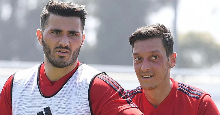 ईग्लिस प्रिमियर लिग खेलन तयार ओजिल र कोलासिनाच