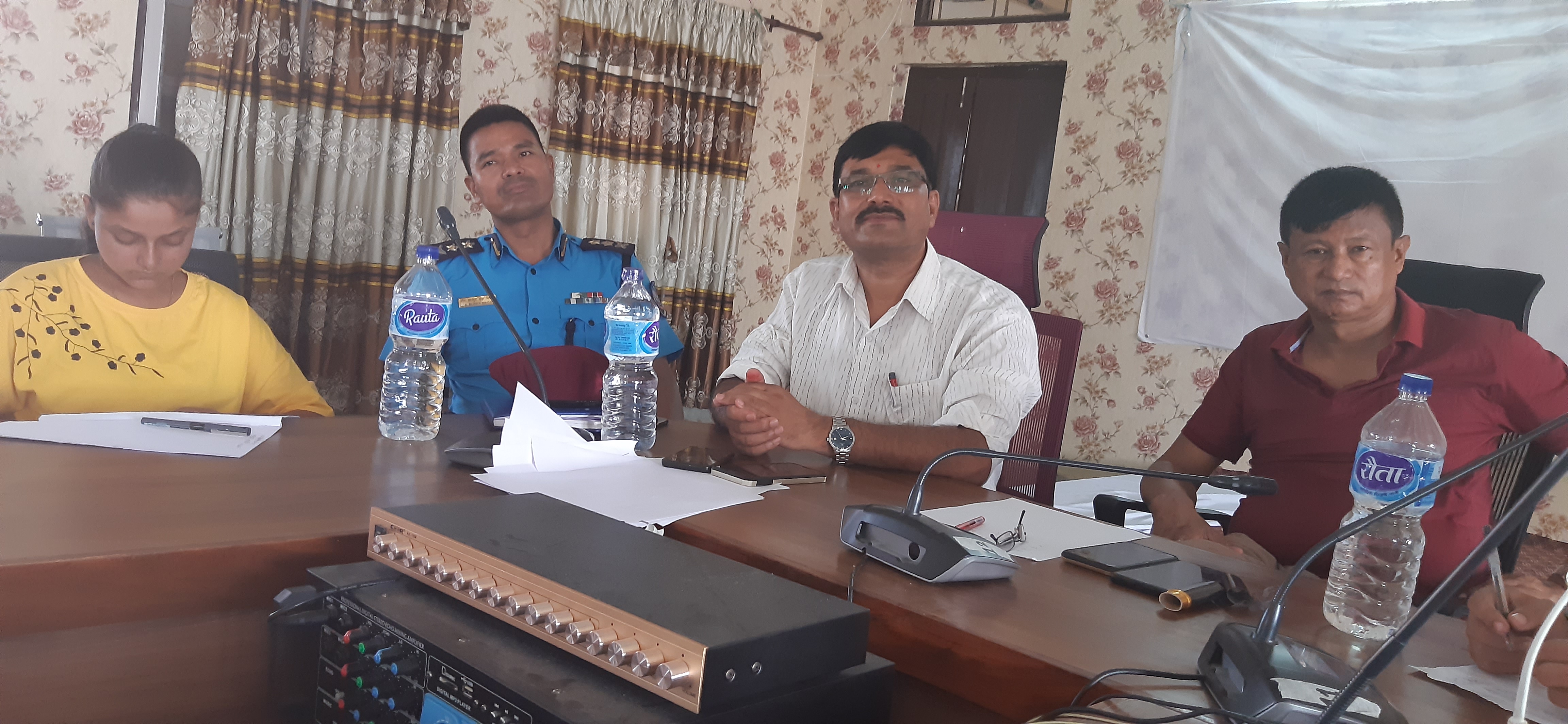 बालदिबसमा बालबालिकासंग मेयर