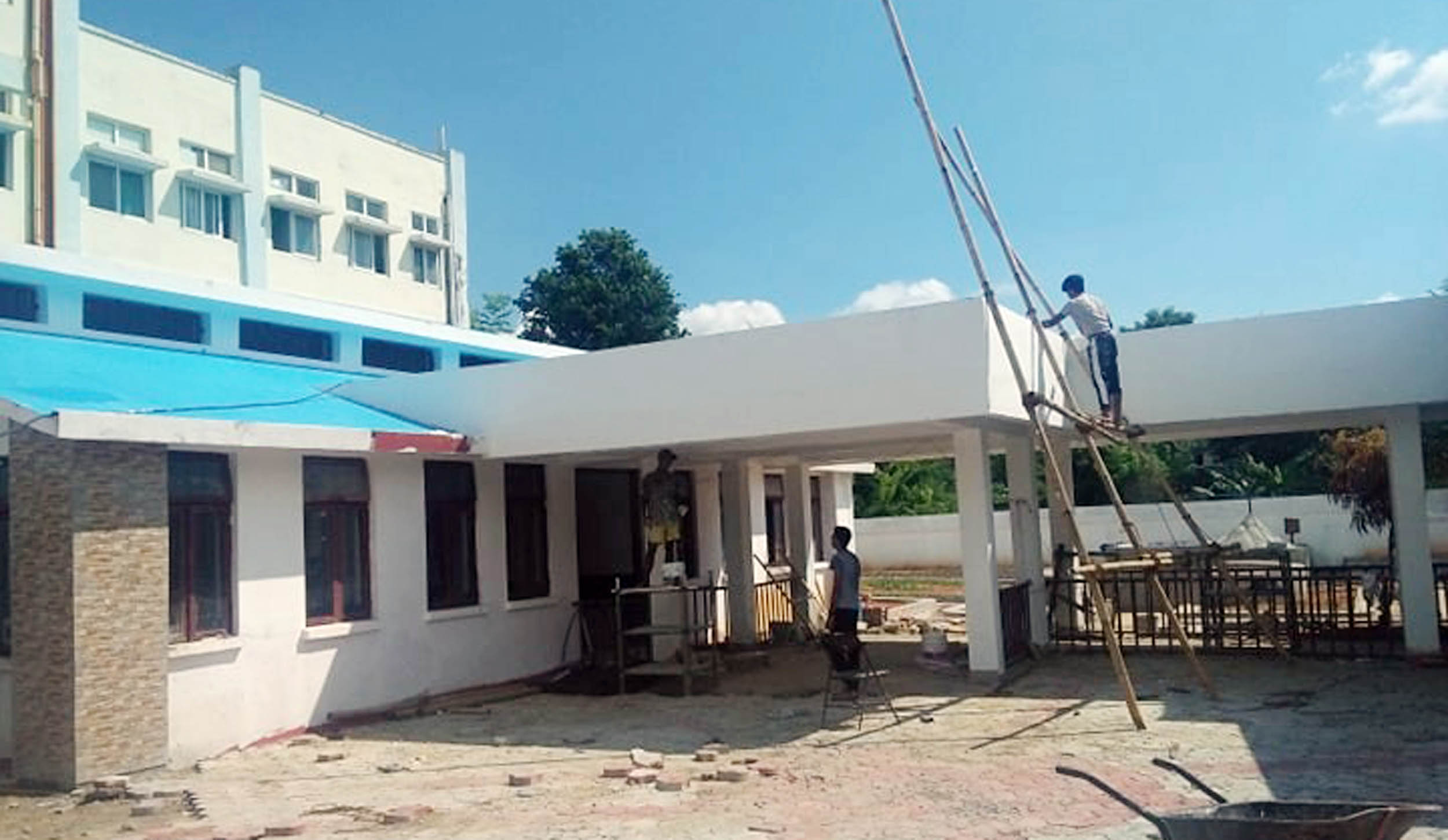 अस्पत्तालको काम गर्ने ठेकेदार, हिसाब मिलाउने समिति, ज्याला नपाउने मजदुर