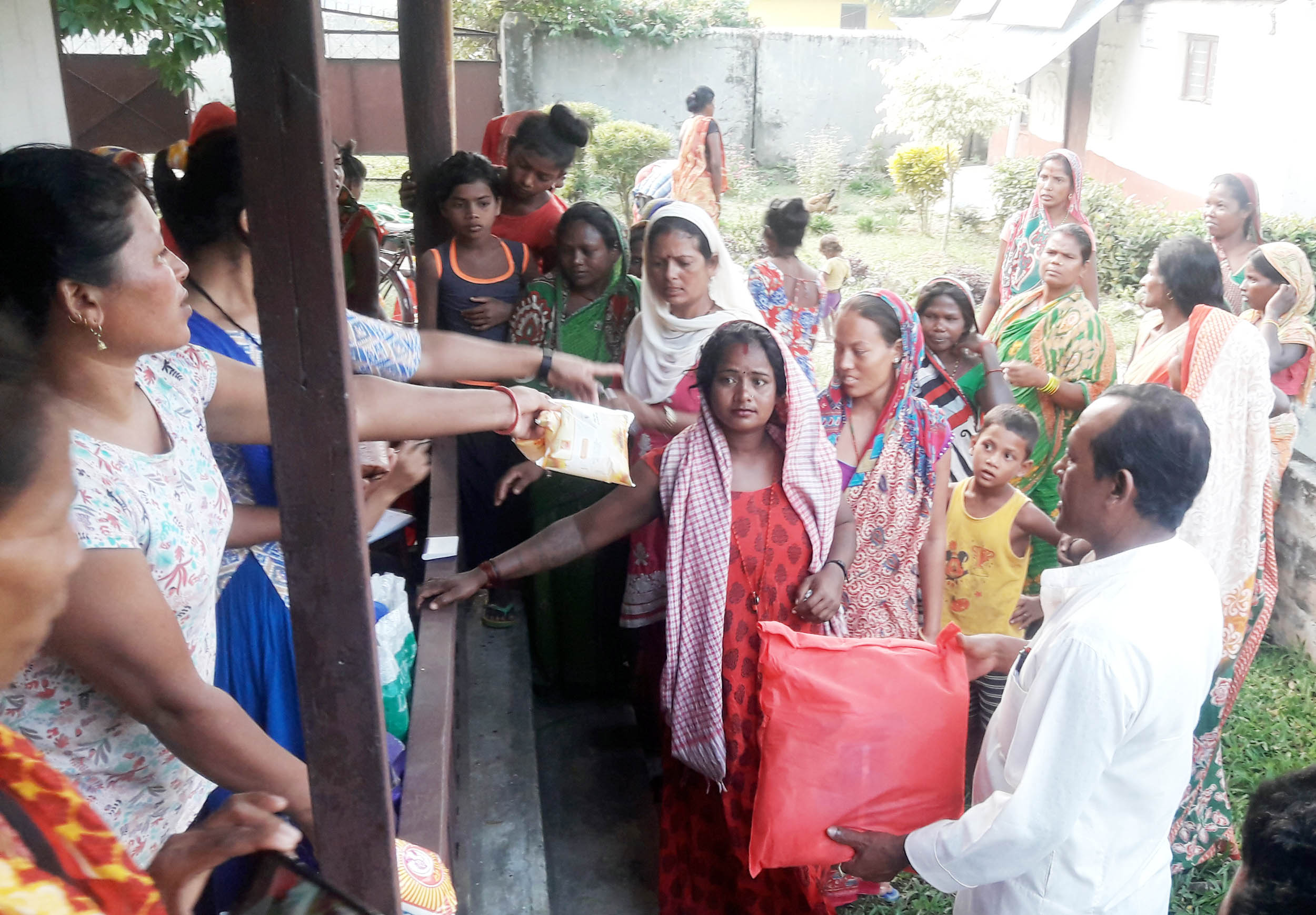 तिहारको अवसरमा सदा समुदायलाई राहत वितरण