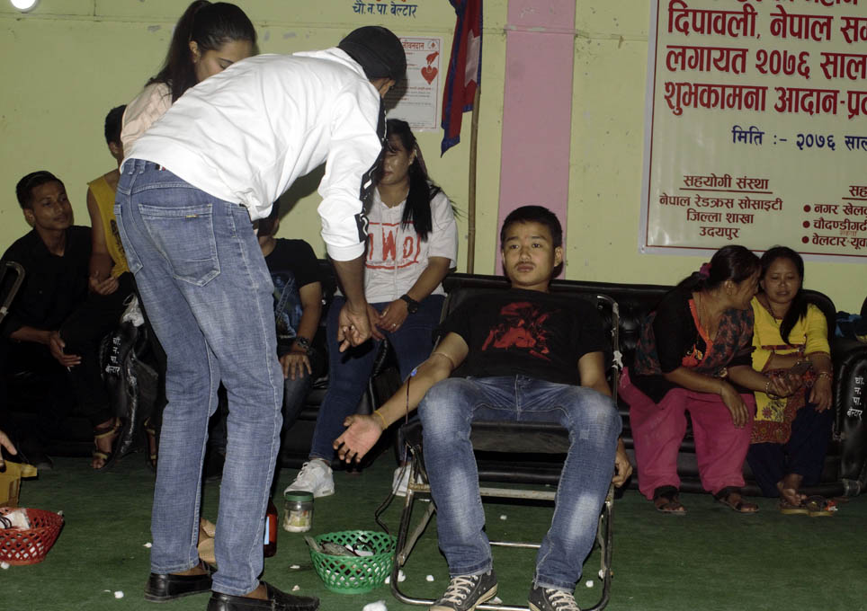 शुभकामना कार्यक्रममा रक्तदान