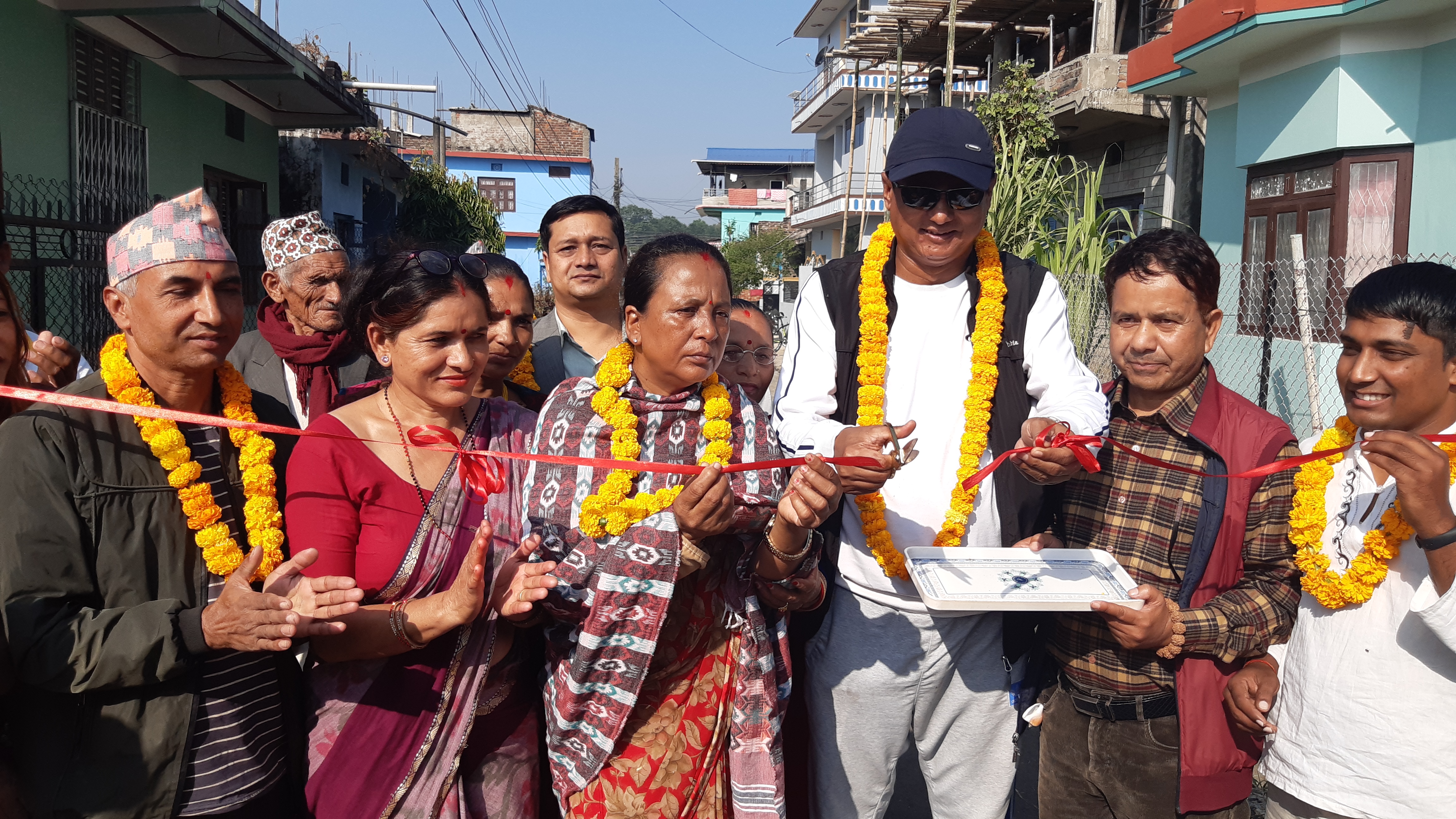 मेयर चौधरीद्वारा कालोपत्रे सडकको उद्घाटन