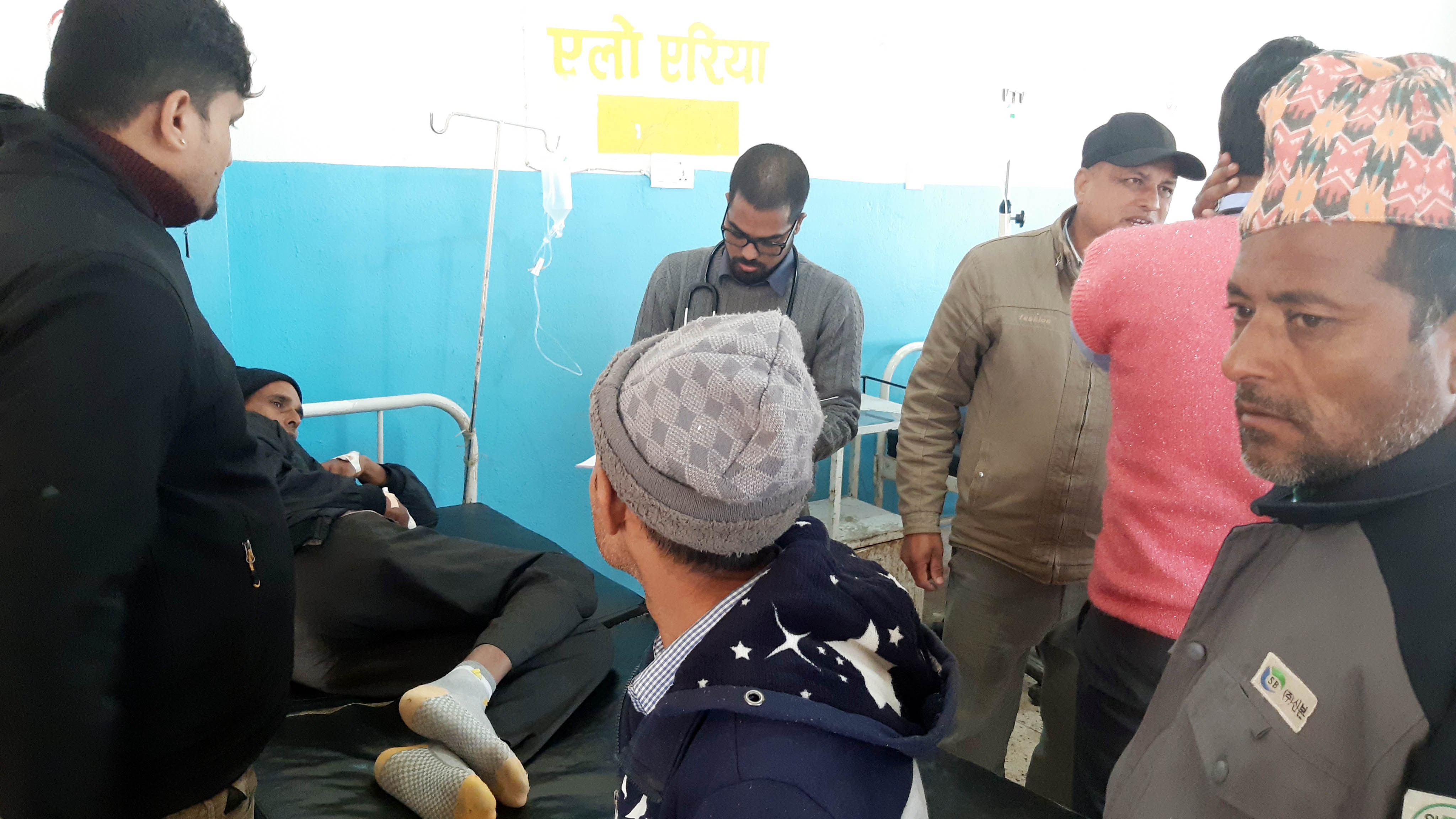 झाडापखालाले एकै गाउँका १४ विरामी