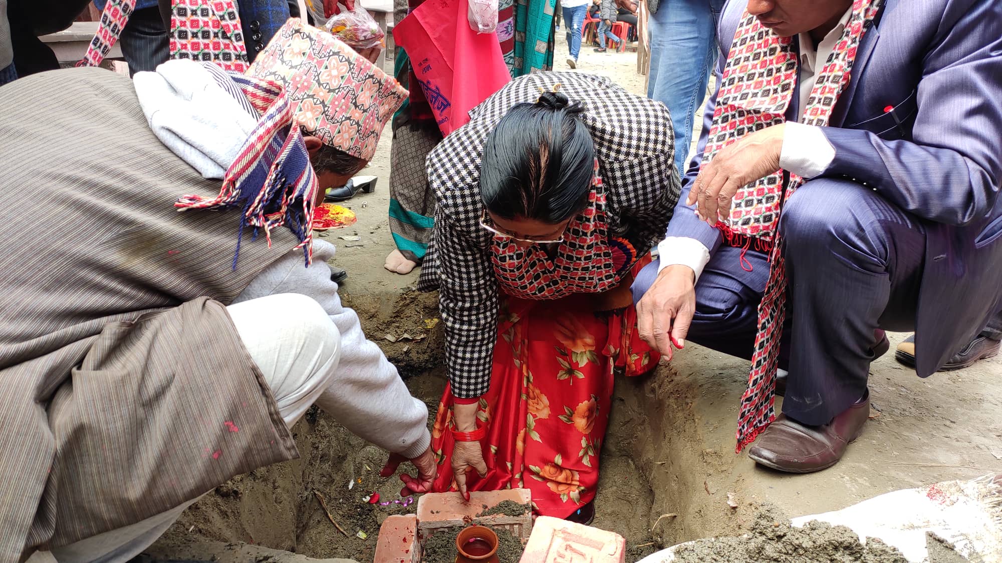 सांसद थापाद्धारा सुविधा सम्पन्न भवनको शिलान्यास