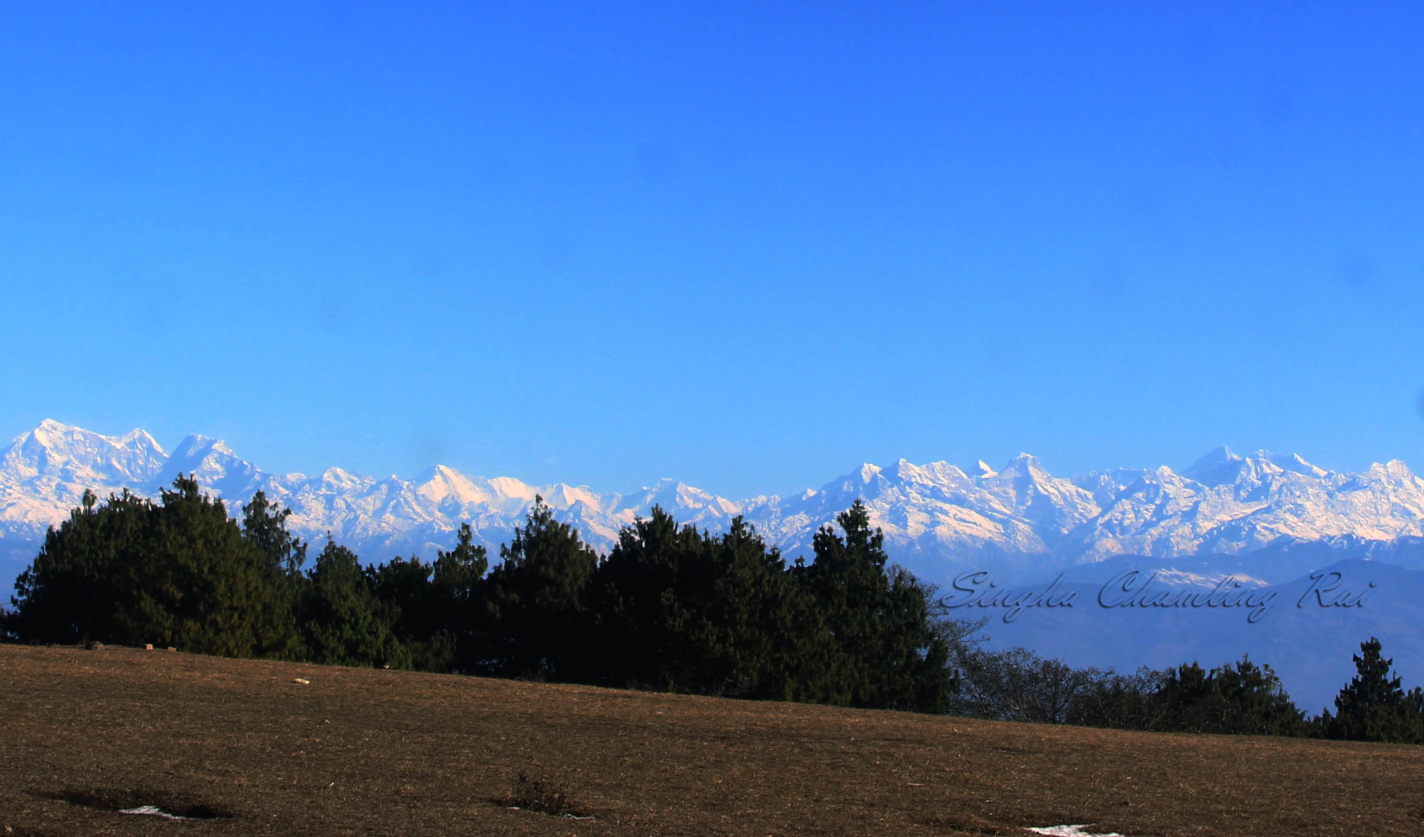 उदयपुरको प्रमुख धार्मीक तथा पर्यटकिय स्थल रौता पोखरीबाट देखिने सर्वोच्च शिखर सगरमथा…..