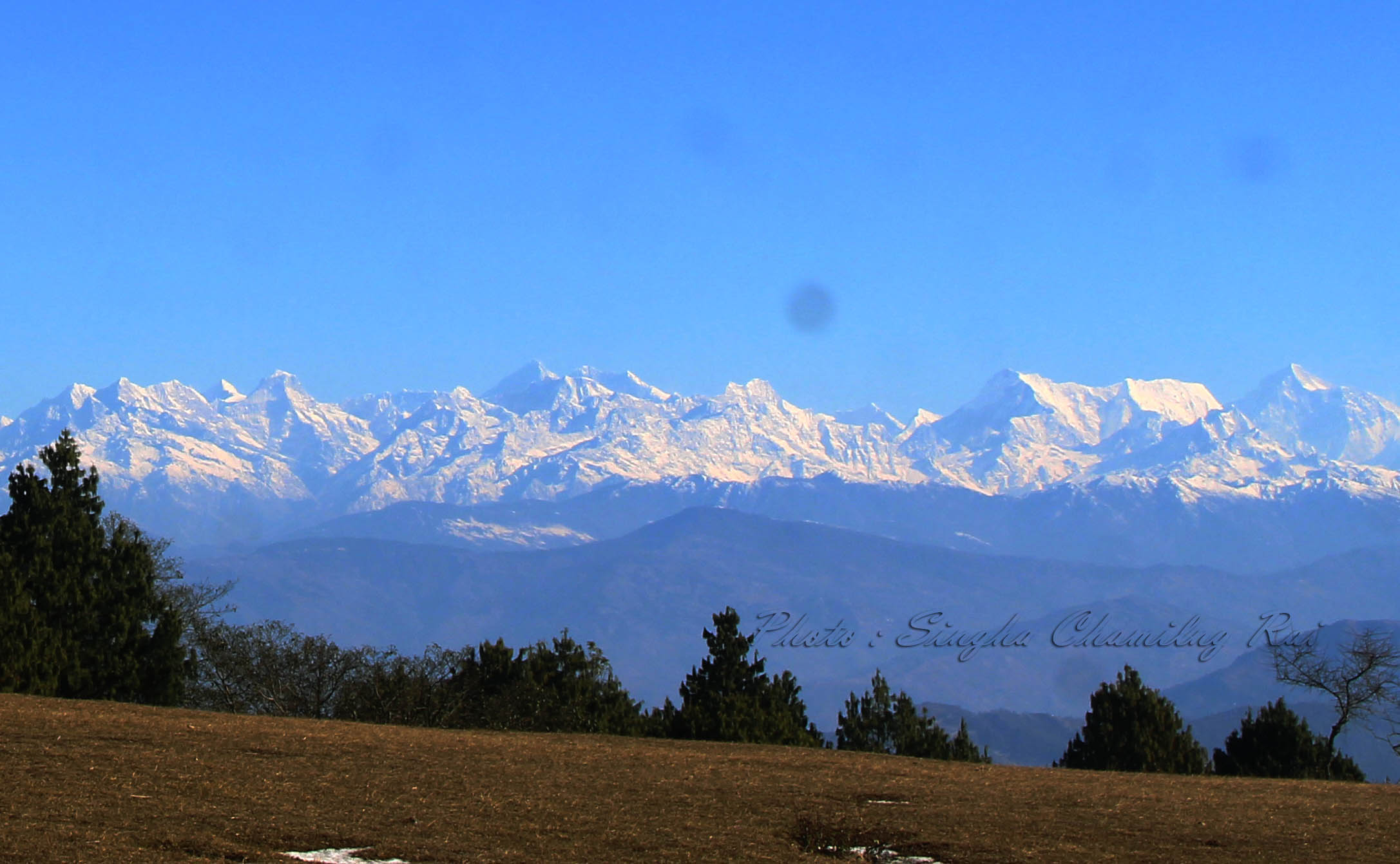 उदयपुरको प्रमुख धार्मीक तथा पर्यटकिय स्थल रौता पोखरीबाट देखिने सर्वोच्च शिखर सगरमाथा लगायतका हिमशृङ्खला