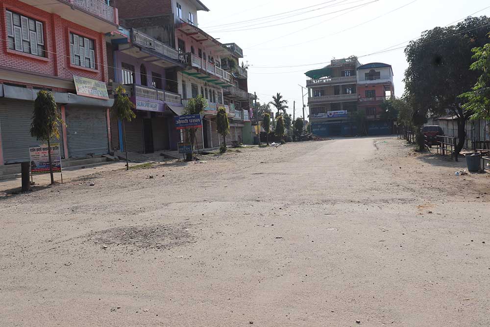 लक डाउनको तेस्रो दिन गाईघाट बजारमा सर्वसाधारणहरुलाई समेत हिड्न प्रतिबन्द