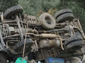 गाईघाट बाट दिक्तेलको लागि छुटेको अन्तिम बस हलेसीको राजापानीमा भयानक दुर्घटना