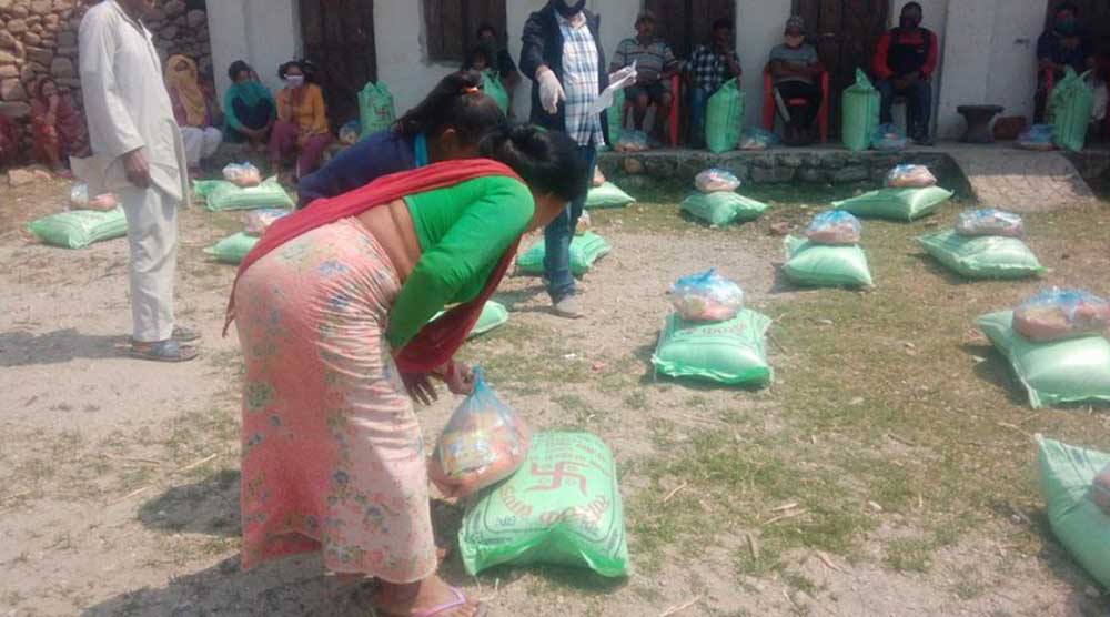 वडा नं १६ मा राहत सामाग्री वितरण