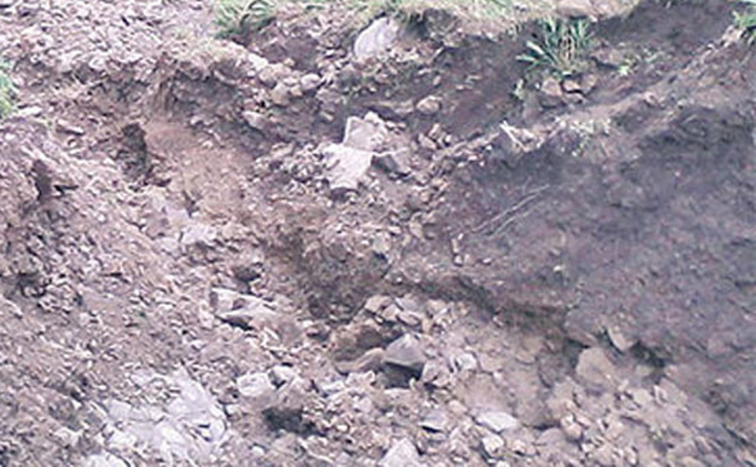 पाँचथरमा पहिराले घर बगाउँदा तीन जना बेपत्ता