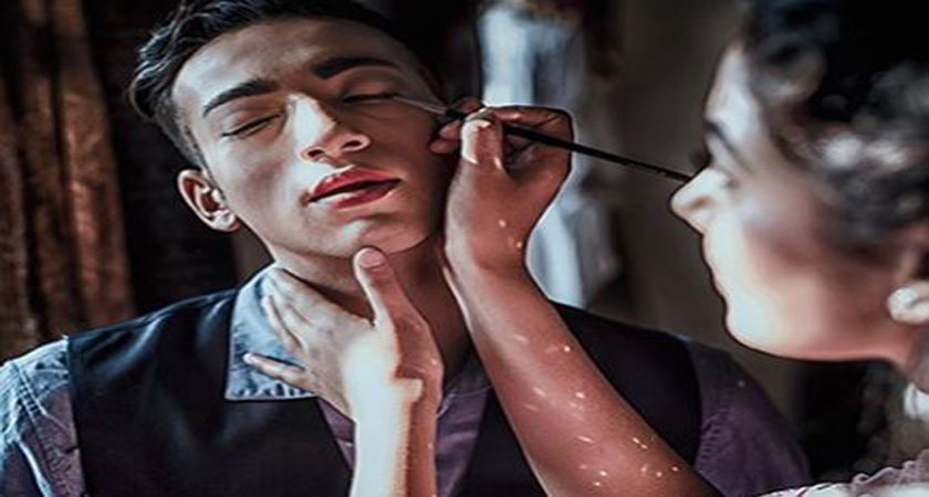 फ्यानहरुलाई आयुष्मानको ‘तेश्रो लिङ्गी’ लुक्स