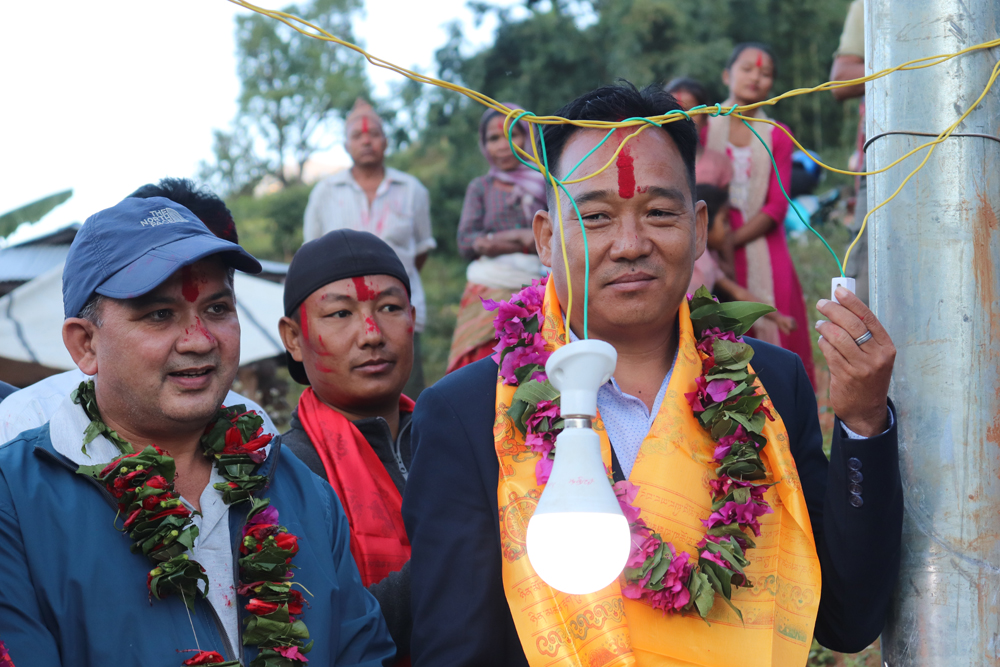 १६ नं. वडाले धौरी गाउँमा विजुली बाल्यो, लक्ष्मीपुजासंगै भब्य उद्घाटन