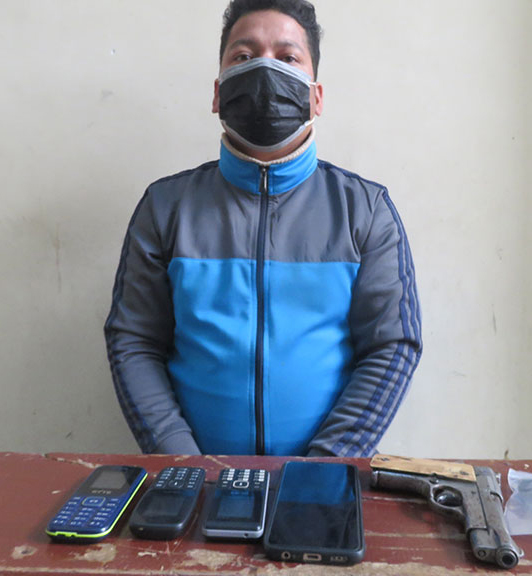 शिक्षक हत्याको आरोपमा हत्यार सहित विप्लव समूहको मोरङ इन्चार्ज पक्राउ