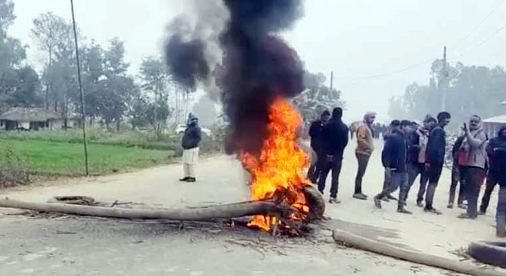 टिपरको ठक्करबाट घटनास्थलमै २ को मृत्यु