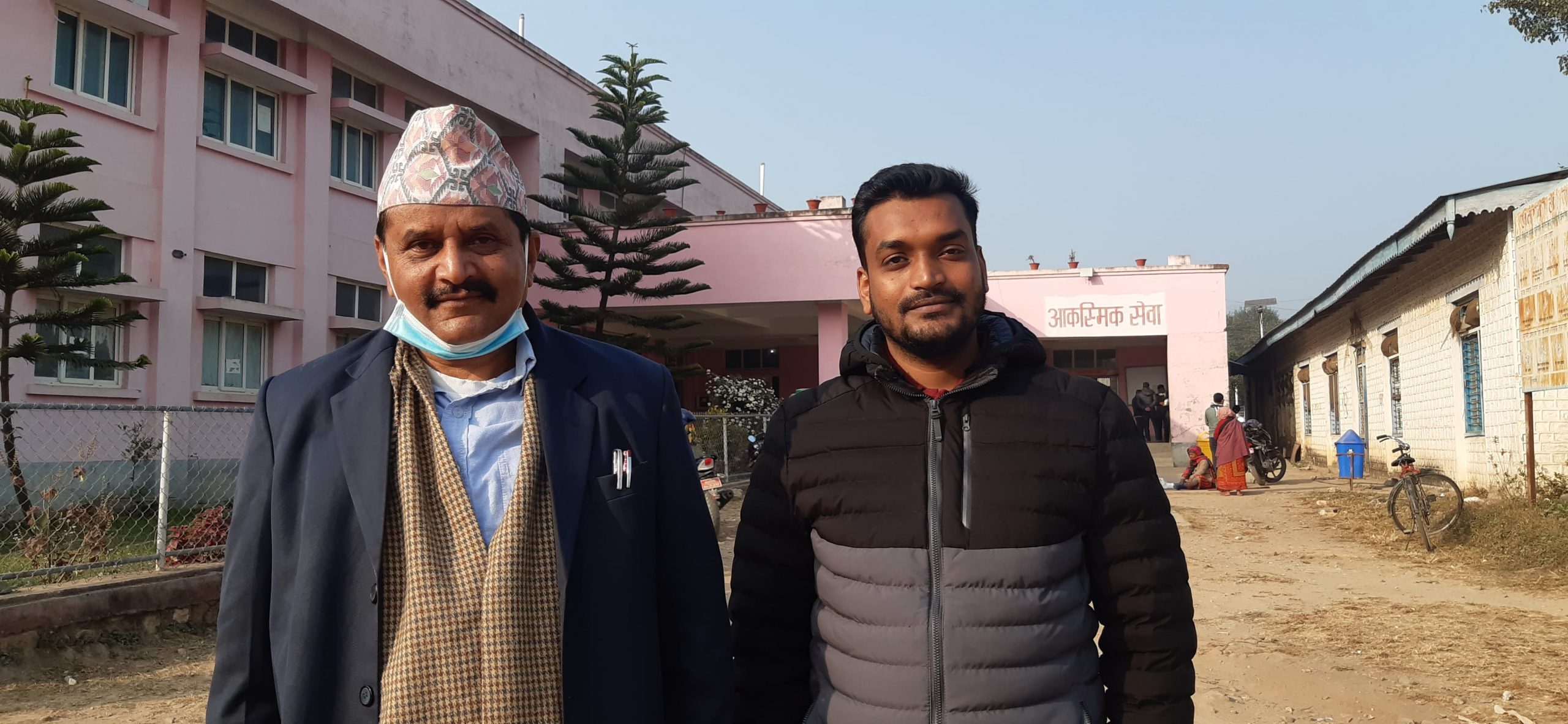 उदयपुरमा कोरोना विरुद्धको खोप लगाउन सुरु, स्वास्थ्य प्रमुख र प्रमुख डाक्टरबाट सुरु