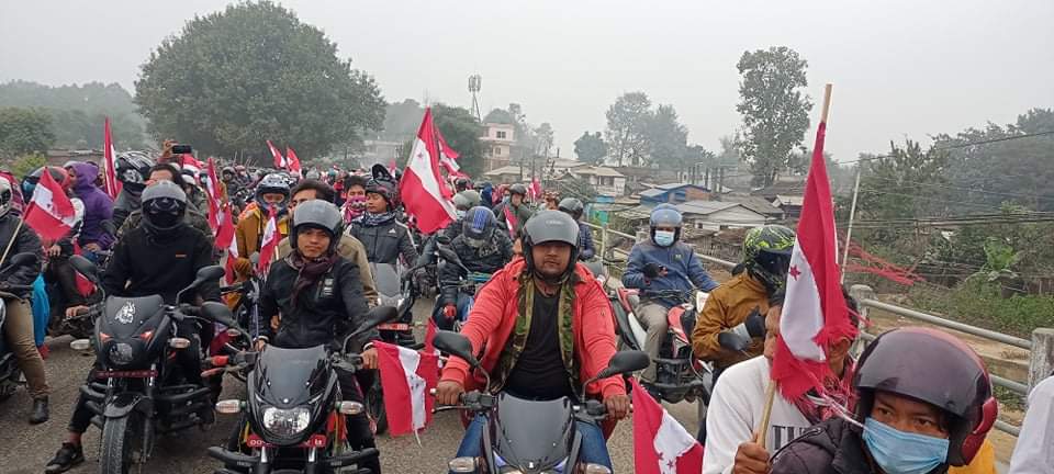 निरन्तर विराेधमा उत्रिएकाे कांग्रेसले गाईघाटमा गर्याे माेटरसाईकल र्याली