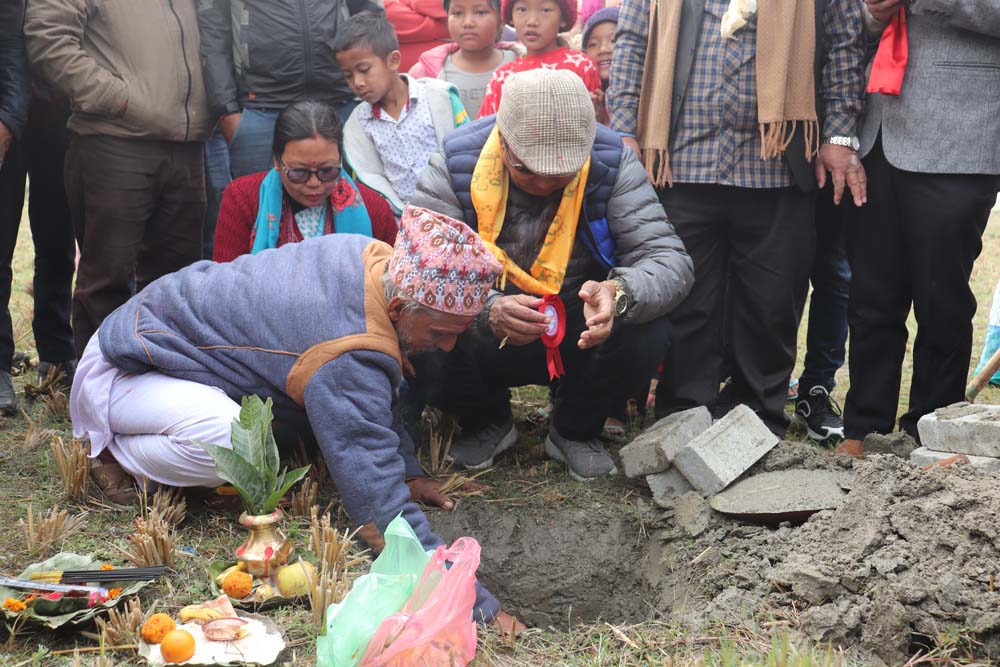 गाईघाटमा  समता स्कुलको आफ्नै विद्यालय भवन बन्ने, नगर प्रमुख बलदेव चौधरीद्वारा भवनको सिल्यान्यास