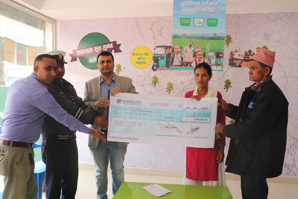 कालिका अटो लिङक गाईघाटद्धारा दुर्घटना बिमाबापत मृतक परिवारलाई २० लाख  हस्तान्तरण