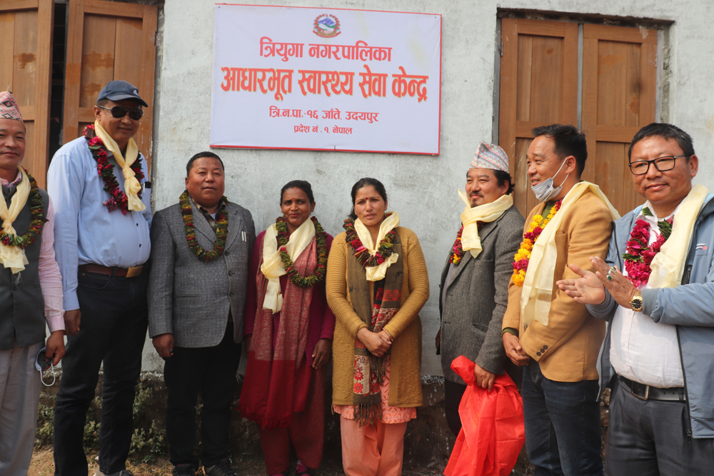 त्रिनपां १६ जाँतेमा आधारभूत स्वास्थ्य केन्द्र सञ्चालन