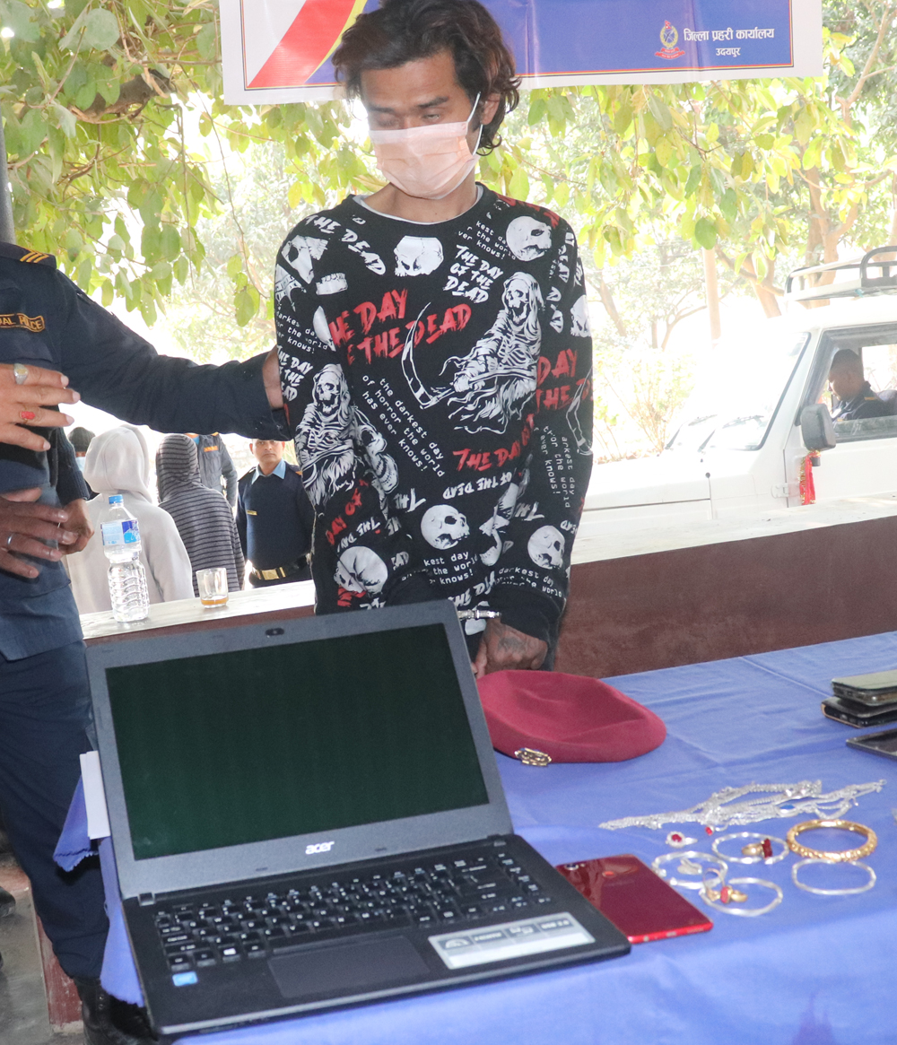 चोरीका गरगहना मोवाईल र ल्याप्टप सहित गाईघाटका एक युवा पक्राउ