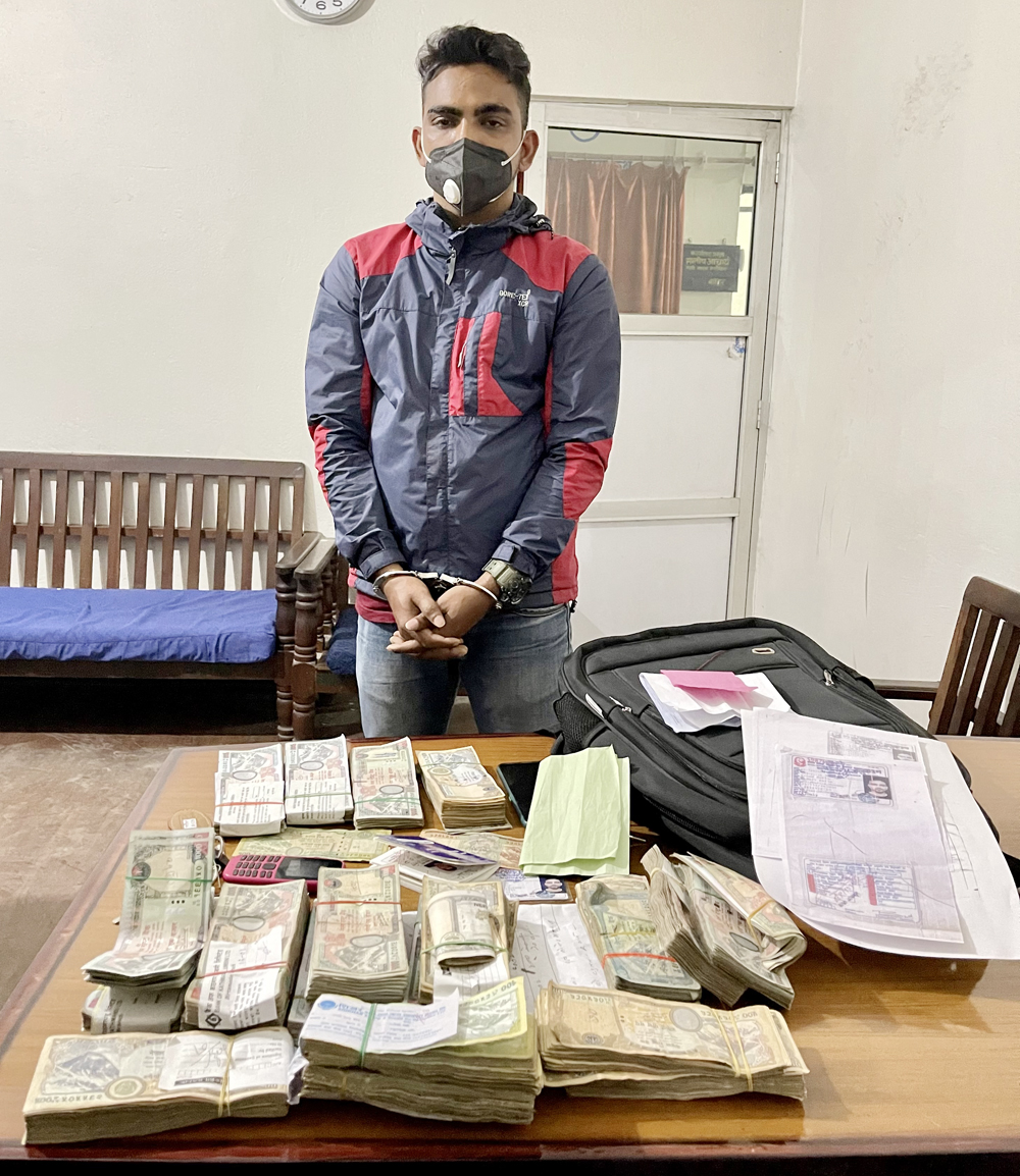 चिठ्ठा परेको प्रलोभन देखाएर ठगी गर्ने झापाबाट पक्राउ