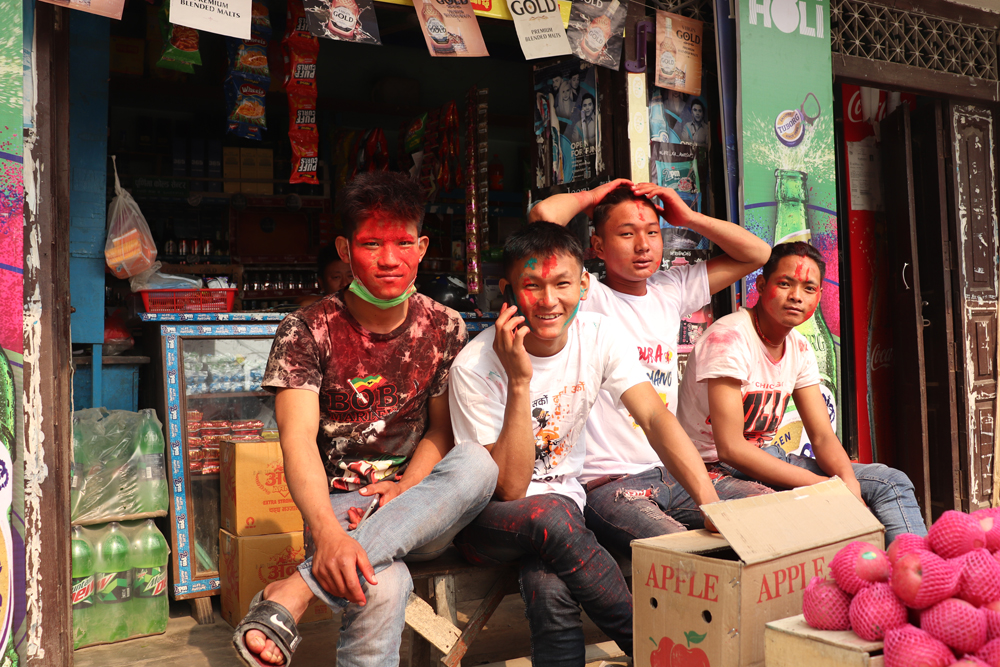 गाईघाटमा बिहानी पख होली चहलपहलको अवस्था, फोटोफिचर