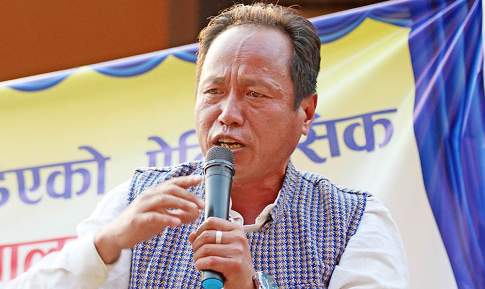 साहित्यकार लेखक महासंघको अध्यक्षमा मुकारुङ