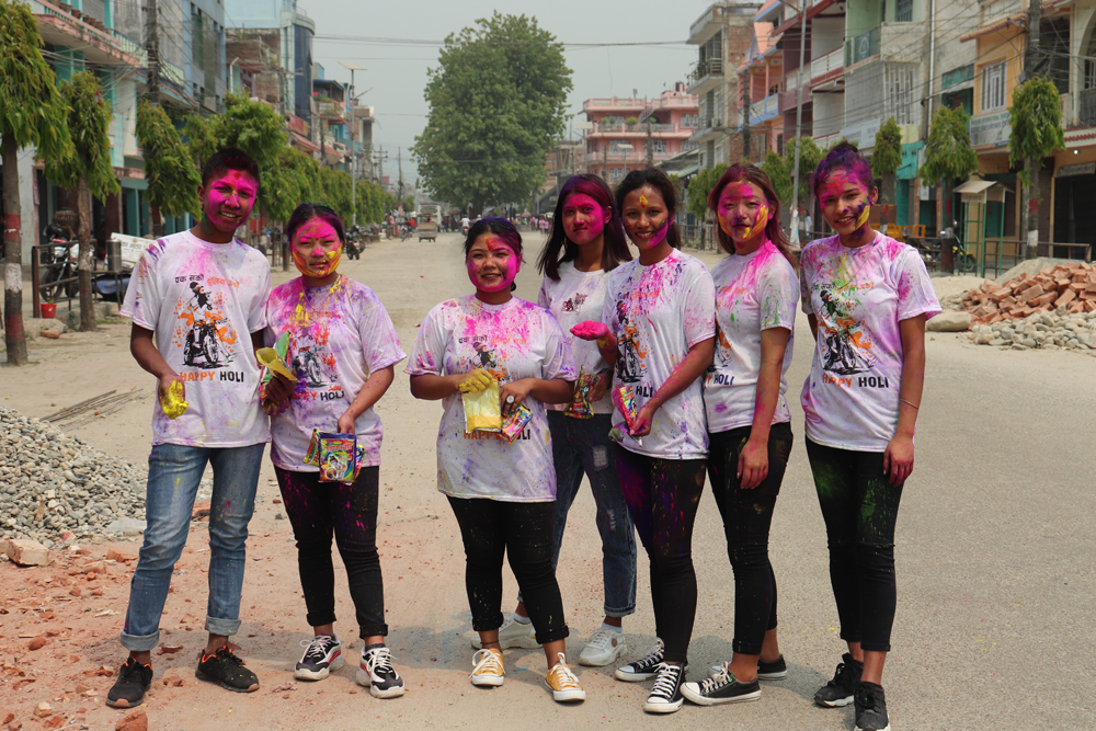 गाईघाटमा होली सामान्य, तस्विर सहित