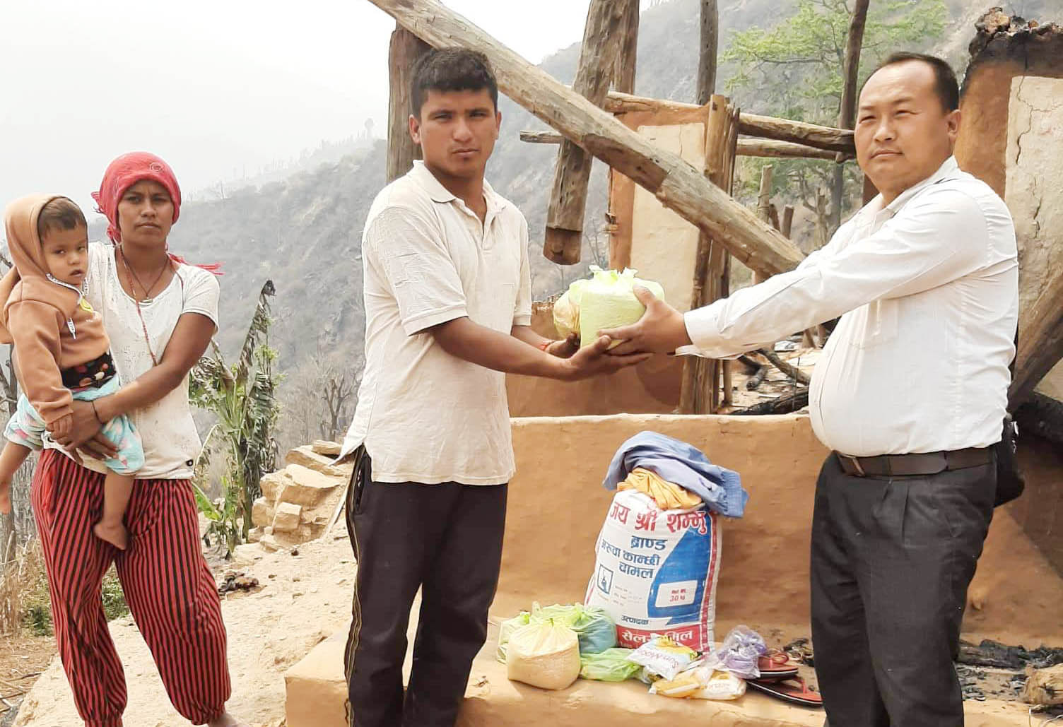 अग्नि पिडितलाई सस्थाको आर्थिक सहयोग