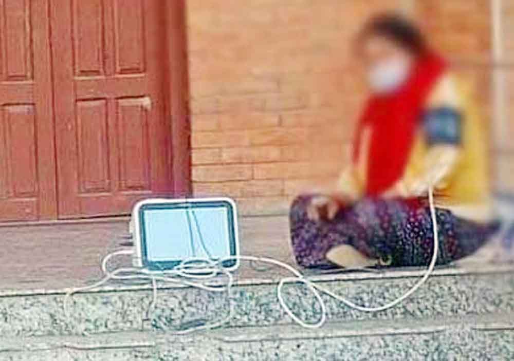 कोरोना सङ्क्रमितलाई भुँईमा राखेर उपचार