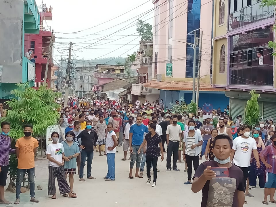पूर्ण ठप्प पारिएको कटारीमा चर्कियो सुकुम्वासीहरुको आन्दोलन, मेयर, उपमेयर सहित ४ घर तोडफोड