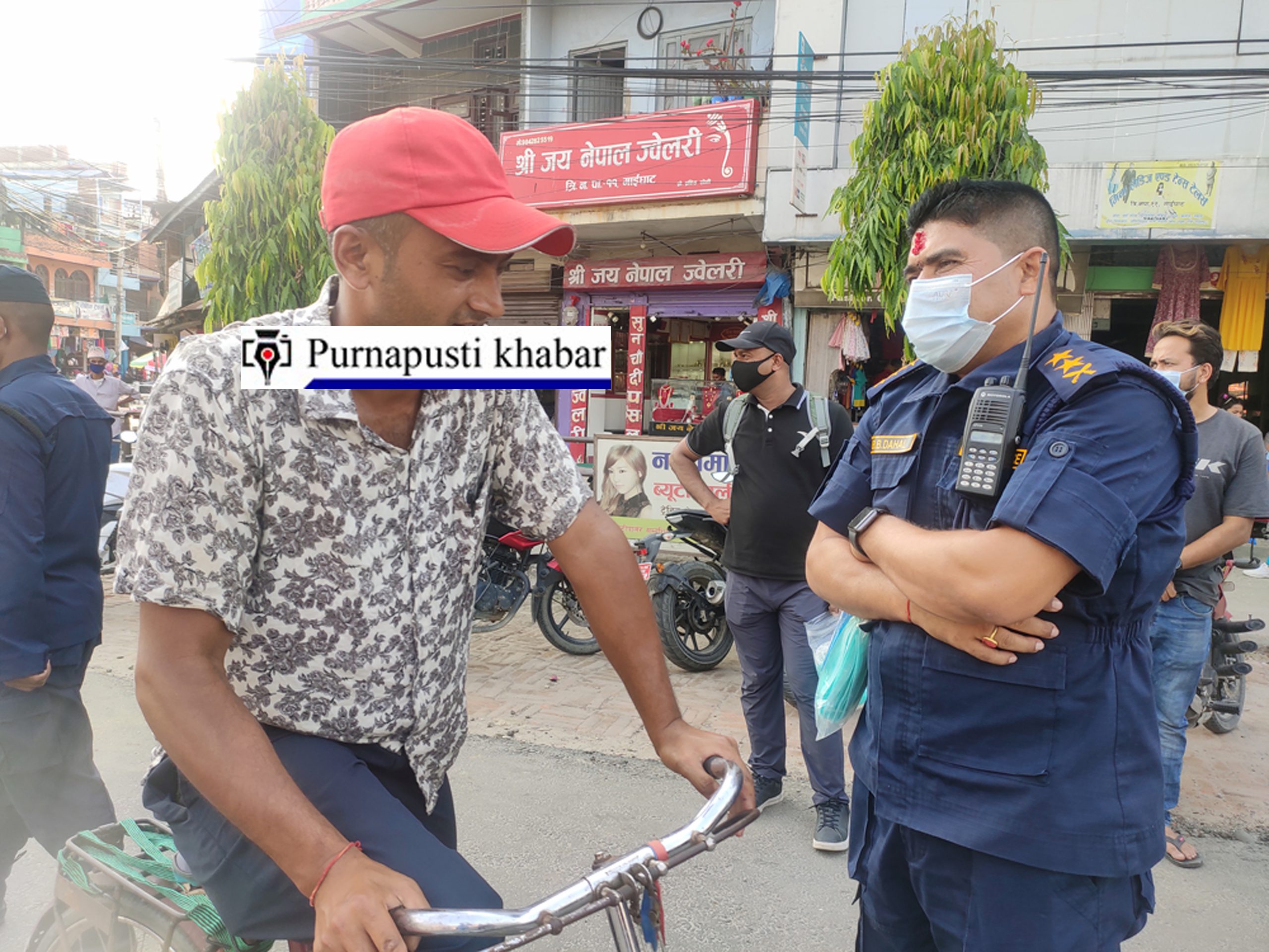 मास्क बिना हिड्नेलाई सय रुपयाँ जरिवाना