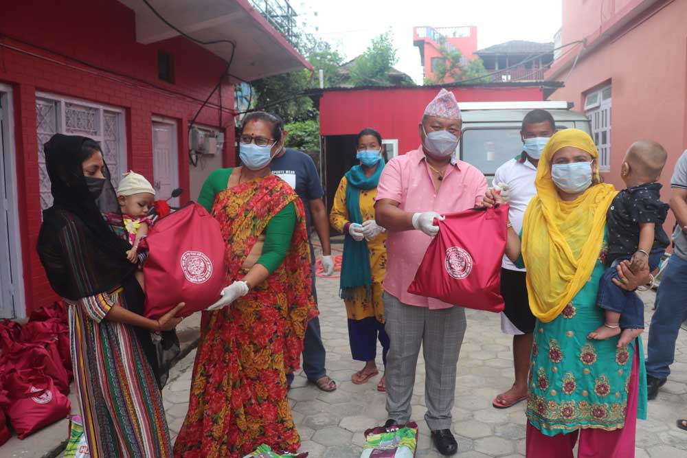 कटारी नगरले ८ सय बढी सुत्केरी र गर्भवती महिलालाई बाँड्यो १३ प्रकारका पौष्टीक आहारा