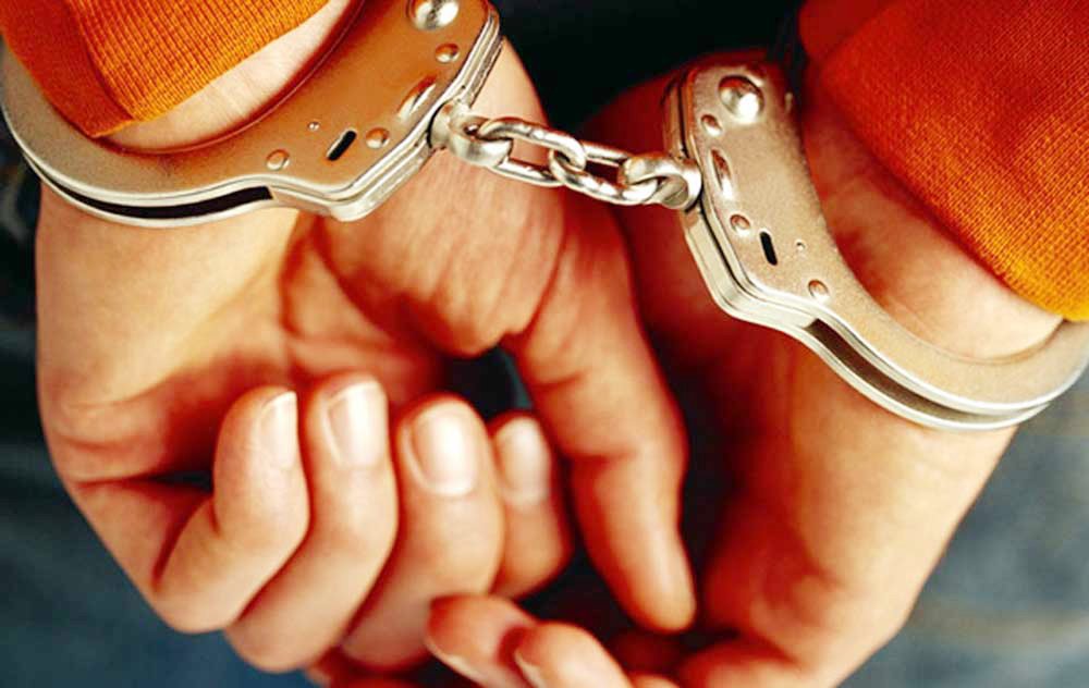 आफ्नै श्रीमती र छोराको हत्या आरोपमा एक पुरुष पक्राउ