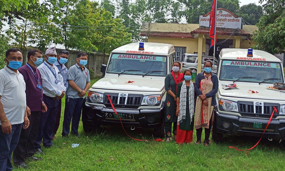 चौदण्डीगढी नगरले दिए थप दुई स्वास्थ्य संस्थालाई एम्वुलेन्स