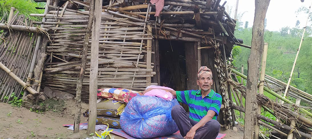 घर जग्गा बिहिन खोटाङका खम्बसिंङ तामाङलाई दाजुभाई समूहको सहयोग
