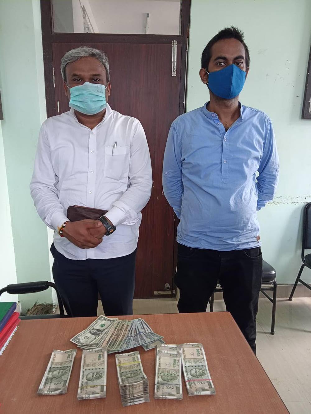 अमेरिकन डलर र भारतिय नोट सहित दुई जना भारतिय नागरिक पक्राउ