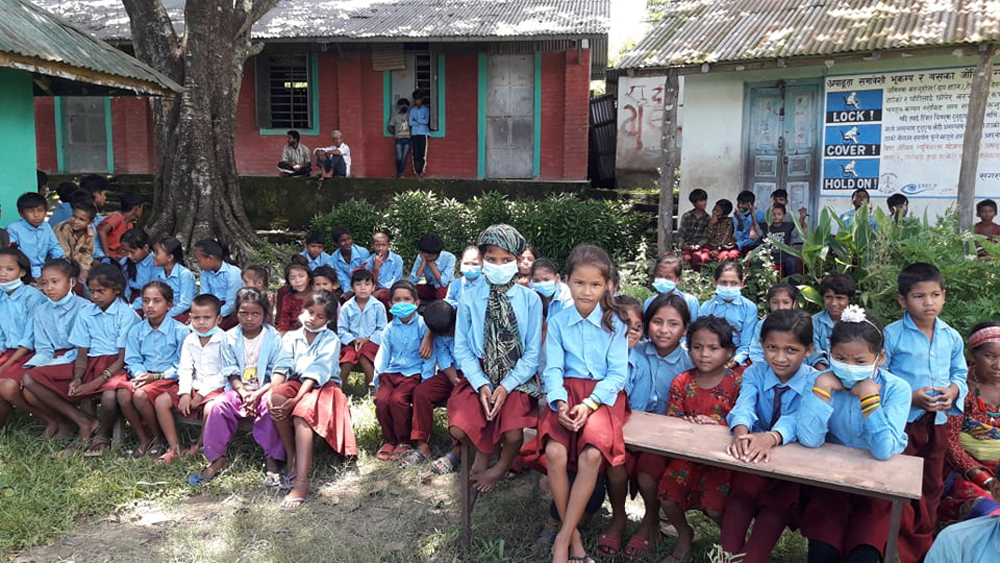 चाइना फाउन्डेसन बाट आज उदयपुरका दुई विद्यालयका विद्यार्थीलाई सामग्री बितरण