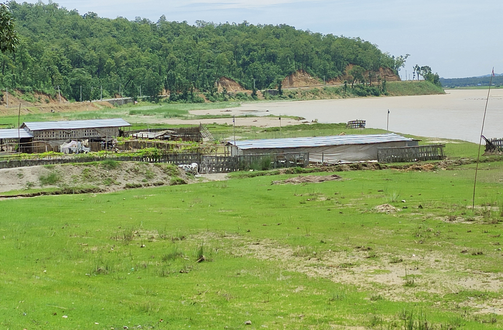 त्रियुगाको परदेशी एग्रो कृषि फर्ममा बर्षेनी त्रियुगा खोलाको कटान, फर्म बचाउन बाँध निर्माणको माग