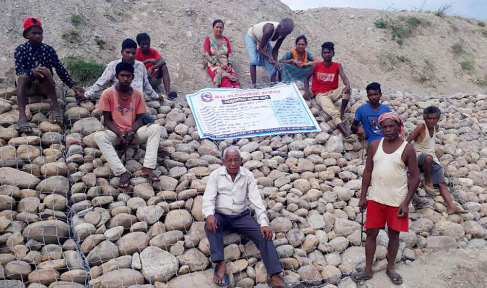 कटारीको तावाखोला कटान रोक्न ५ लाख ९३ हजारको जालीसहित घेराबार