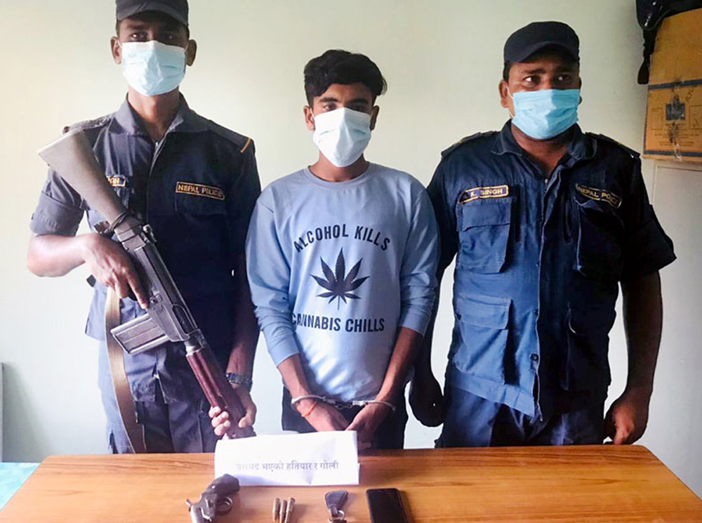 सिराहामा कटुवामा पेस्तोलसहित १ जना पक्राउ